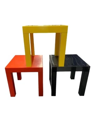 Mesas Parsons de plástico multicolor Mid Century - un juego de 3 mesas de aperitivos Foto 1 de 4
