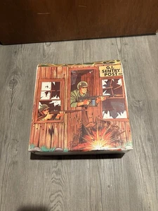 G.I. Estuche de transporte Sentry Post GI Joe años 60 juguete ideal vintage 12" estuche de accesorios - Imagen 1 de 7