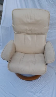Eccornes Stressless  Admiral recliner chair, Cream leather/wooden base - Image 1 of 4