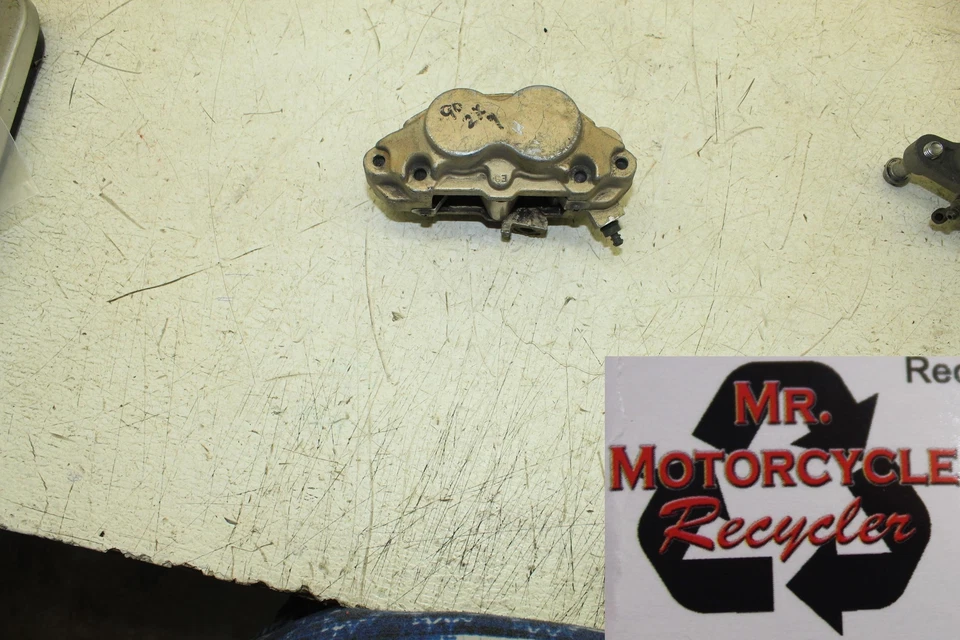 89 90 KAWASAKI NINJA ZX7 OEM PINZA DE FRENO DELANTERA DERECHA A-27D Foto 1 de 4