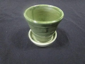 BLUME ODER VIOLETT TOPF MIT AUFGESETZTER UNTERTASSE ~ 31/2" ~ GRÜN ~ MARKENLOS ~ GEBRAUCHT, IN EINWANDFREIEM ZUSTAND - Bild 1 von 5