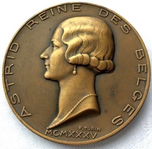 MEDAILLE P. TURIN LE  DECES DE LA REINE DES BELGES ASTRID 1935 - Picture 1 of 3