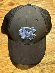 North Carolina Tar Heels Fitted Hat Nike Charcoal W/ Stripes M/L Unisex College - Picture 1 of 5