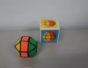 VINTAGE RUBIK'S CUBE DIAMANTENSTIL PUZZLE OHNE MARKEN AUS ALTEM NOS - Bild 1 von 3