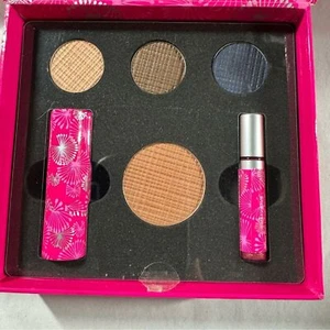 MARY KAY Downtown Dazzle Color Collection Makeup Set NIB NWT NEW - Picture 1 of 8