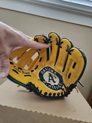 Hutch Oakland Athletics A's Vintage 1994 Kids Baseball Glove Mitt MLB Cover