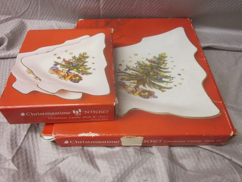 Platos de caramelo de Navidad Nikko Happy Holidays de 1 x 11" y 2 x 6" en forma de árbol Foto 1 de 4