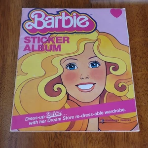 Vintage 1983 unbenutztes Panini Barbie Stickeralbum mit 2 versiegelten Sticker Packs - Bild 1 von 5