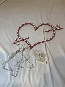 Valentinstag roter Pfeil Herz beleuchtet Fenster Silhouette Urlaub Dekoration - Bild 1 von 5