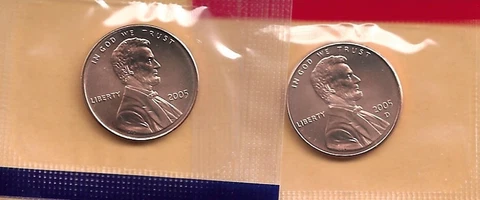 2005-P&D UNCIRCULATED LINCOLN MEMORIAL CENT IN MINT SET CELLO (2 COINS) Cover