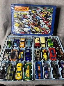 24 Hot Wheels & Matchbox Autos mit Vintage 1982 Lesney Aufbewahrungskoffer - Bild 1 von 13