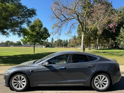 Tesla Model S Luxury 2017 Foto 1 de 4