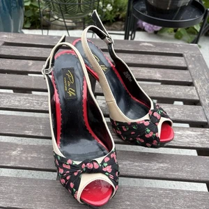 Pin Up Couture ‘Bettie’ Cherries Red Black Nude 5” Peep Toe Retro Heel Size 7 - Picture 1 of 18