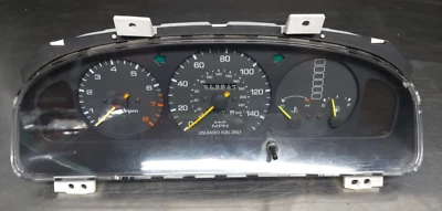 Cuadro de instrumentos velocímetro Mazda 626 MX-6 AT 1995 Foto 1 de 4