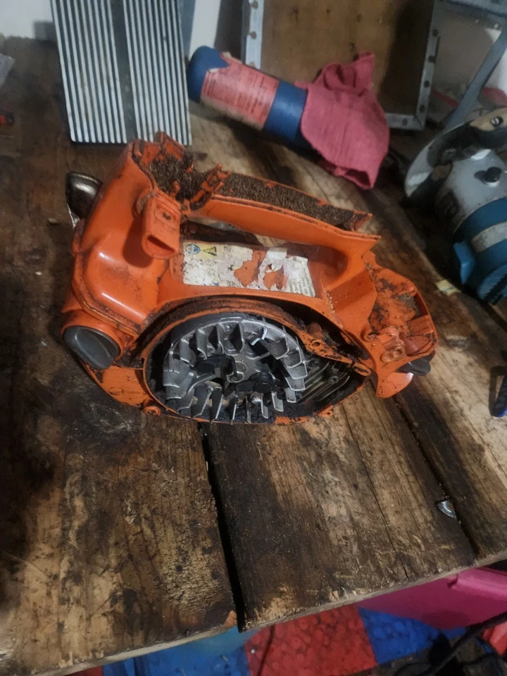 Husqvarma T435 For Parts Not Working - Image 1 of 2