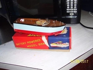 Old wooden motorized model boat 1950's Japan - Picture 1 of 7