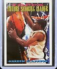 Hakeem Olajuwon - 1993-94 Topps Pallacanestro - Future Segning Leaders #385