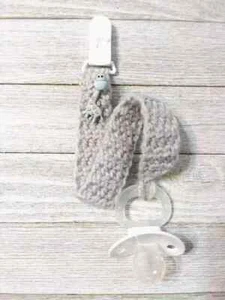 handmade crochet baby pacifier clip holder strap giraffe dummy gray - Picture 1 of 2