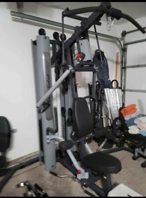 Body Solid Home Gym G10 con accesorio interior y exterior para piernas más peso extra. Foto 1 de 4