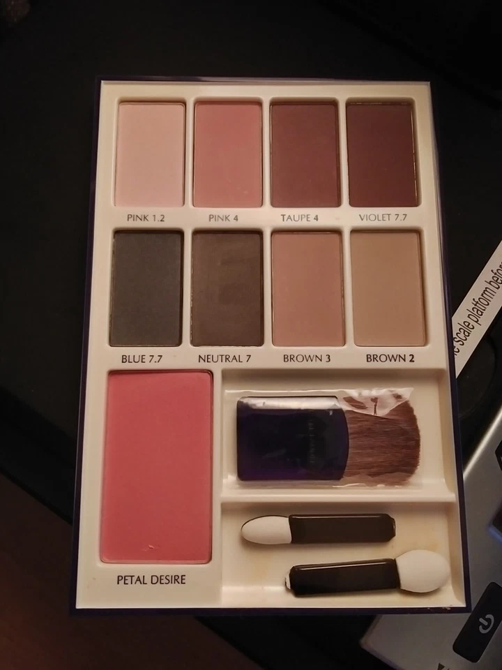 ESTEE LAUDER Petal Desire Blushing Natural Cheekcolor With 8 EyeShadows - Image 1 of 1