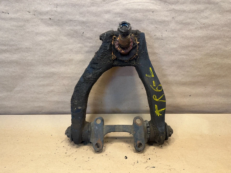 Conjunto de brazo de control superior delantero Triumph TR6 LH OEM IL06707 Foto 1 de 4