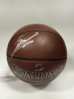 Dirk Nowitzky Signed NBA Spalding Basketball Dallas Mavericks PSA AN86013 - Image 1 of 2