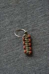 Schlüsselanhänger Messerzieher Rucksackanhänger  Anhäger geflochten paracord 550 - Bild 1 von 2