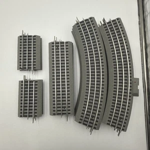 LIONEL FASTRACK O-36 GAUGE TRACK LOT OF 15 - 8 CURVED + 7 STRAIGHT - Picture 1 of 15
