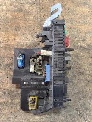 2008 2009 2010 2011 MERCEDES BENZ W204 C300 C350 C63 AMG CAIXA DE RELÉ FUSÍVEL SAM TRASEIRO - Imagem 1 de 4