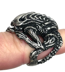 ALIEN XENOMORPH FASHION RING SIZE 8? UNISEX MOVIE NOVELTY COLLECTORS - Picture 1 of 5