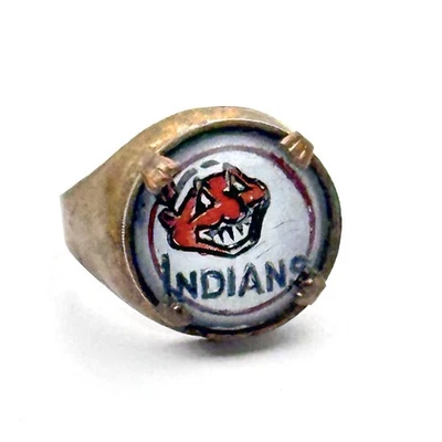 VINTAGE CLEVELAND INDIANS 1940s MLB BASEBALL GLASS LOGO RING Chief Wahoo Gumball - Image 1 of 4