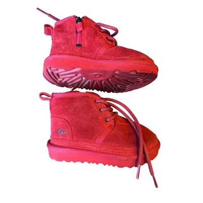 Bota Ugg Neumel II roja talla 9 para niños pequeños Foto 1 de 4