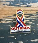 Épingle à revers Outback Steakhouse 2001 RUBAN ROUGE BLANC BLEU (042723/052623)