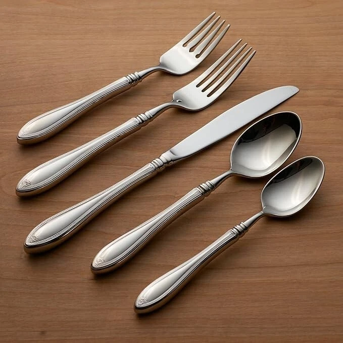 ONEIDA Sheraton 5 Piece Fine Flatware Set - Service for 1
