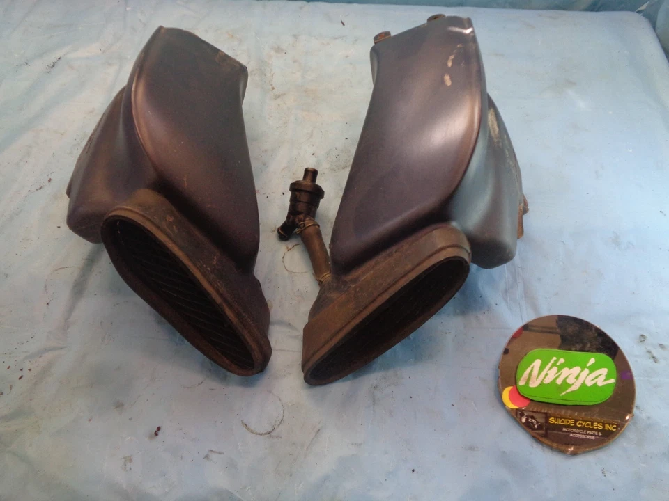 Kawasaki Ninja ZX9R 1999 ram conductos de admisión de aire 98 99 Foto 1 de 4
