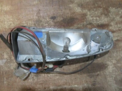 Dodge W100 1977 camión pasajero trasero luz trasera carcasa pieza base  Foto 1 de 3