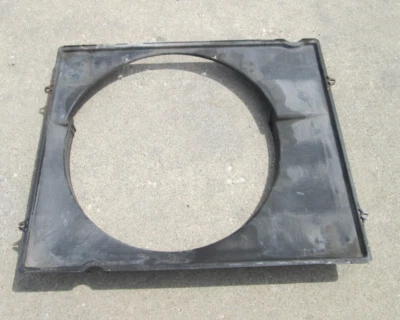 Cubierta del ventilador de refrigeración del motor Toyota Tundra 2004-2006 4,7 L OEM 167110F040 Foto 1 de 4