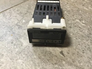 OMRON E5GN-Q1P DISPLAYED TEMPERATURE CONTROLLER 24 VDC USED - Picture 1 of 5