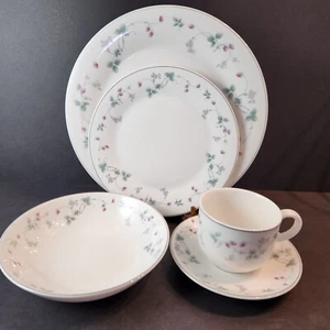 Strawberry Fayre Pink Flowers by Royal Doulton 5 Piece Place Setting - Picture 1 of 12