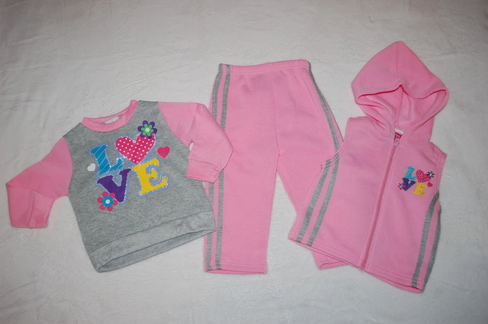 Bebé Niñas 3 PIEZAS CONJUNTO DE CONJUNTO Sudadera, Pantalones, Chaleco con Capucha "LOVE" ROSA GRIS 24 Mo Foto 1 de 1