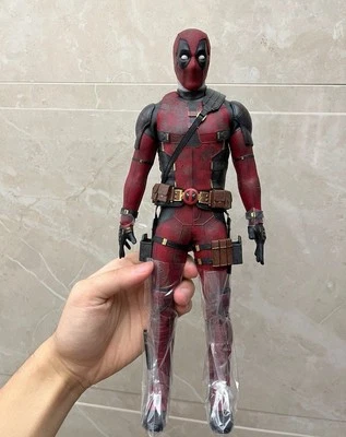HT 1/6 Hot Toys MMS746 Deadpool & Wolverine Deadpool Action Figure Collection - Image 1 of 2