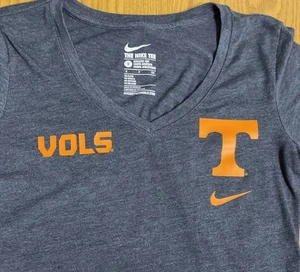 Camiseta para mujer Tennessee Vols Volunteers talla pequeña The Nike Tee gris naranja - Imagen 1 de 6