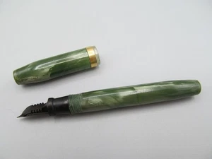 Antica piccola stilografica verde - Foto 1 di 4