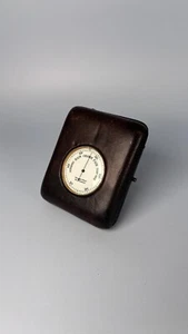 POCKET ANEROID BAROMETER PRIMAVESI BROS BOURNEMOUTH IN LEATHER EASEL TABLE FRAME - Picture 1 of 10