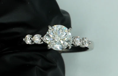 Anillo de diamantes redondos brillantes naturales de 1,21 quilates color VS2 G Foto 1 de 4