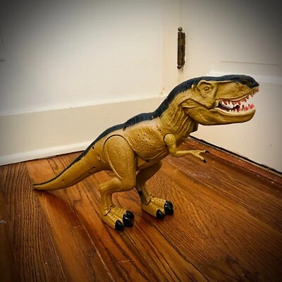 Dragon-i Toys T-Rex 恐龙 11 英寸 x 21 英寸 - 观看视频 - Walks Roars Eyes Light Up — 第 1/4 张图片