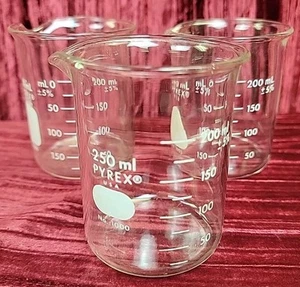 3X LOT NEW PYREX No. 1000 Glass 250ml Graduated Low Form Beaker STEM LAB POUR  - Picture 1 of 6