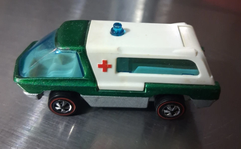 Hot Wheels 1969 Vintage Redline the Heavyweights Ambulance Green With Badge  - Image 1 of 4