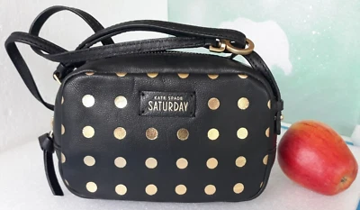 Kate Spade SATURDAY ~ 山羊皮黑色/金色圆点 ~ 腕带斜挎包 — 第 1/4 张图片
