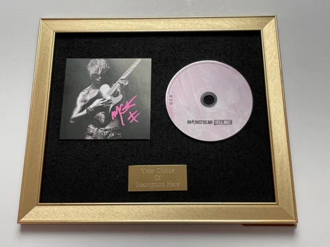🎶💿⭐️SIGNED/AUTOGRAPHED MACHINE GUN KELLY - MAINSTREAM SELLOUT FRAMED CD🎶💿 ⭐️ Cover